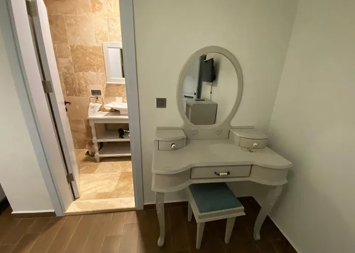 Alojamento de Acomodação e Pequeno-almoço Mara Köy ıçi Luxury Alaçatı 3*